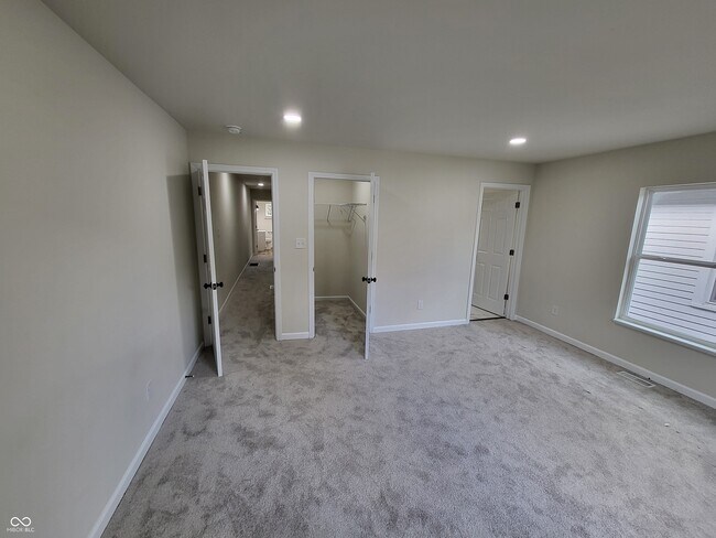 Building Photo - 2828 N Park Ave