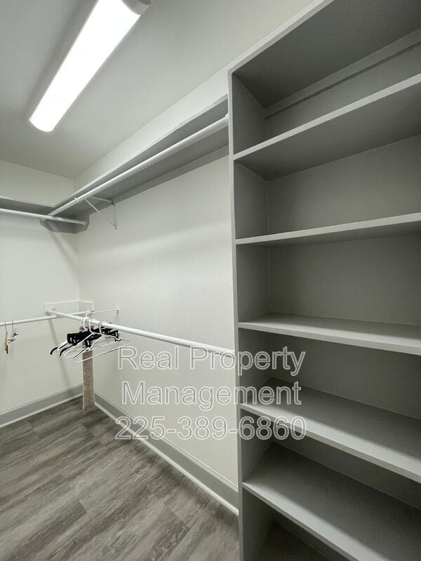 Building Photo - 5293 Chenango Dr