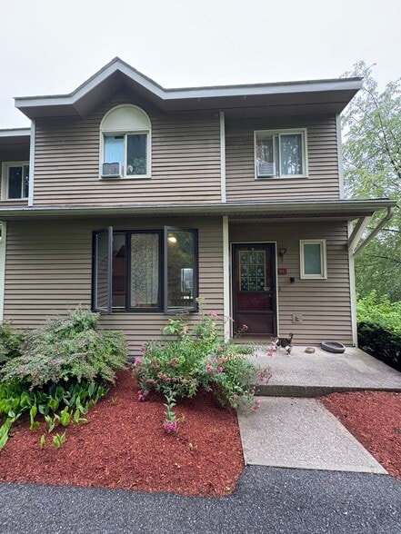 Primary Photo - N1 Stonehedge Dr