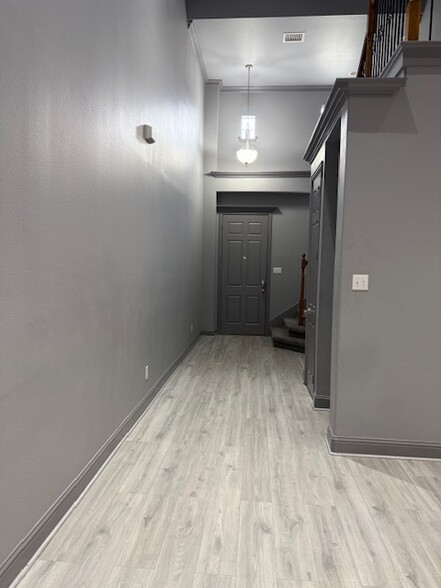 Building Photo - 4448 Jardin St