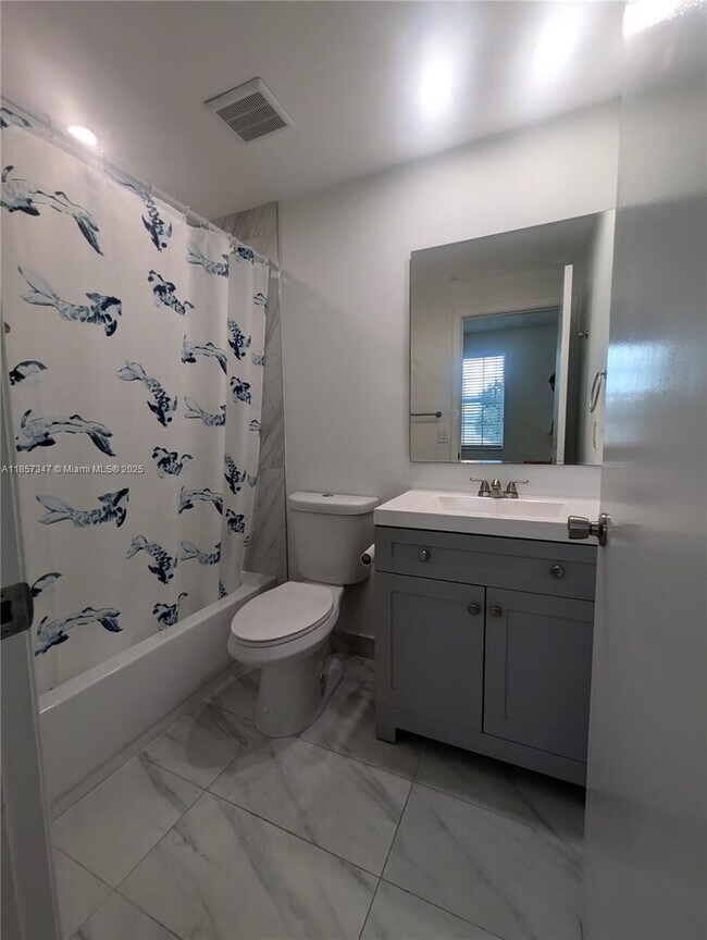 Building Photo - 16661 Hemingway Dr