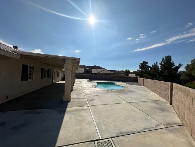 Building Photo - Welcome to this 5 Bedroom 3 Bath Home!