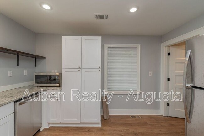 Building Photo - 2056 McDowell St