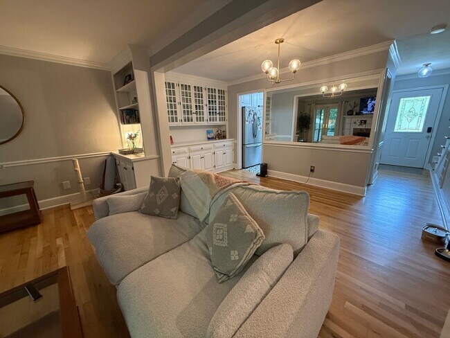 Building Photo - Charming Brick Midtown Townhome