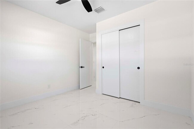 Building Photo - 8014 W Comanche Ave