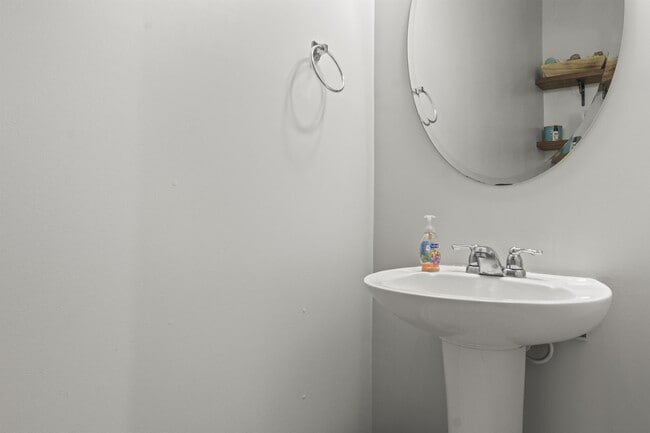 Building Photo - 401 Hope Ct