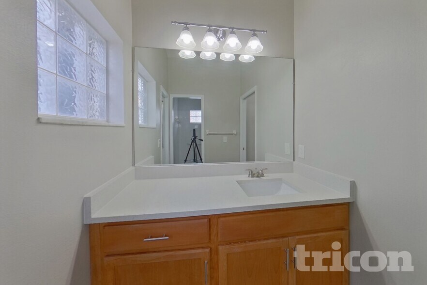 Building Photo - 10418 Reagans Run Dr