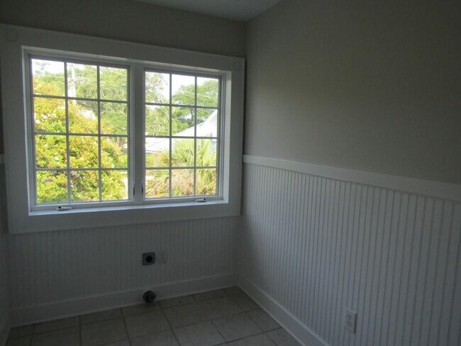 Building Photo - 703 Tradewind Ct