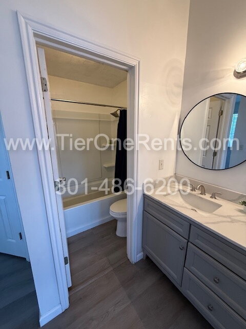 Building Photo - Move-in special: $500 off First months rent