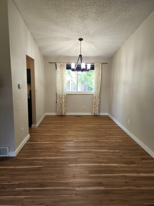 Building Photo - 7834 Greenbriar Cir