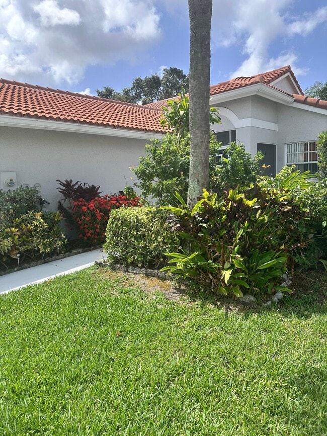 Building Photo - 8108 Summer Shores Dr