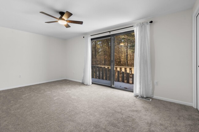 Building Photo - 2 Rockingham Ct