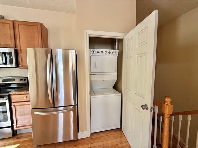 Building Photo - 860 Western Ave