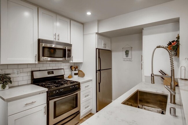 Building Photo - Remodeled Condo in the Heart of North Park