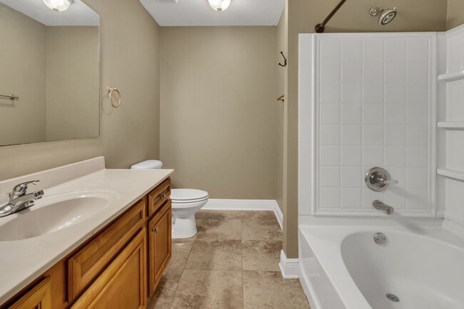 Building Photo - 3 Bedroom- 3 Full bath Small Pet Friendly ...