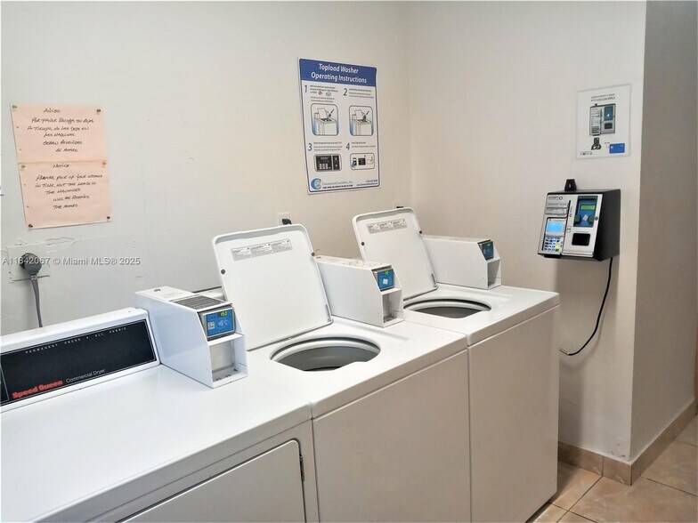 Building Photo - 16801 NE 14th Ave