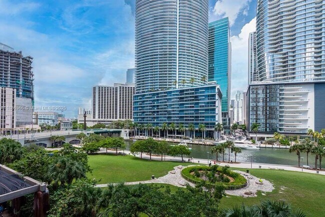 Building Photo - 475 Brickell Ave