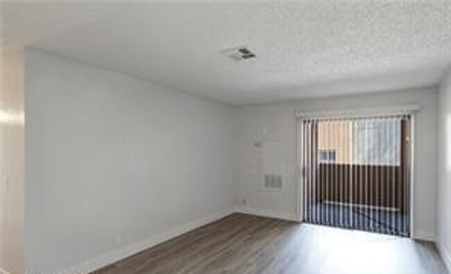 Building Photo - Beautifully Remodeled 1-Bedroom Condo in Desert Shores!