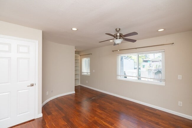 Building Photo - 3 Bedroom Home with Solar in Bay Park