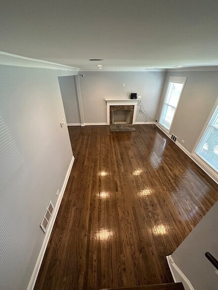Building Photo - 8209 S Prairie Ave