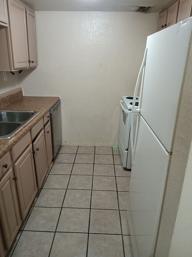Building Photo - 2/2 in Central Orlando!