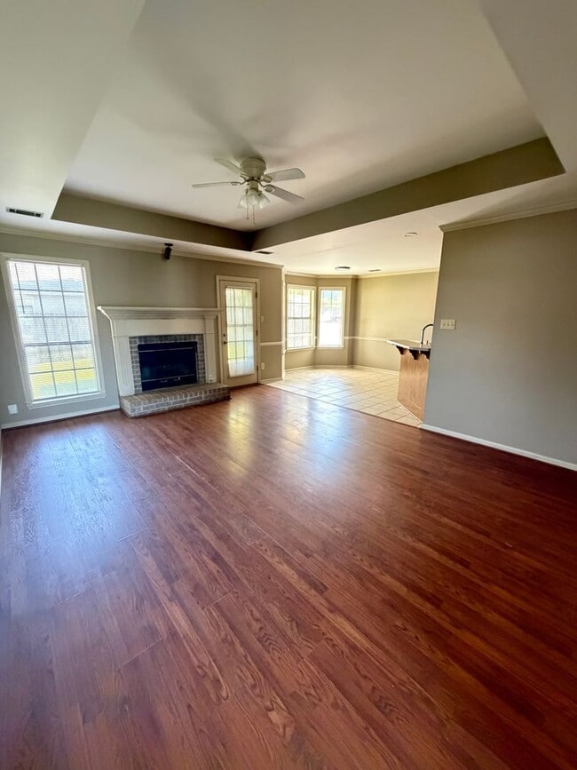 Building Photo - 102 Plumdale Dr
