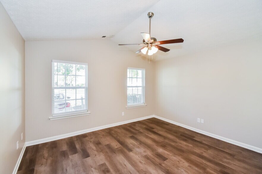 Building Photo - 109 Silver Ridge Dr