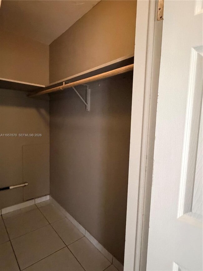 Building Photo - 1301 N 12th Ct