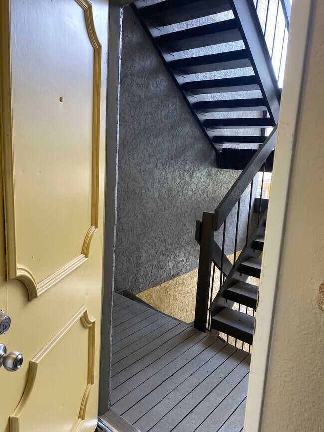 Building Photo - K242 - Croix #219