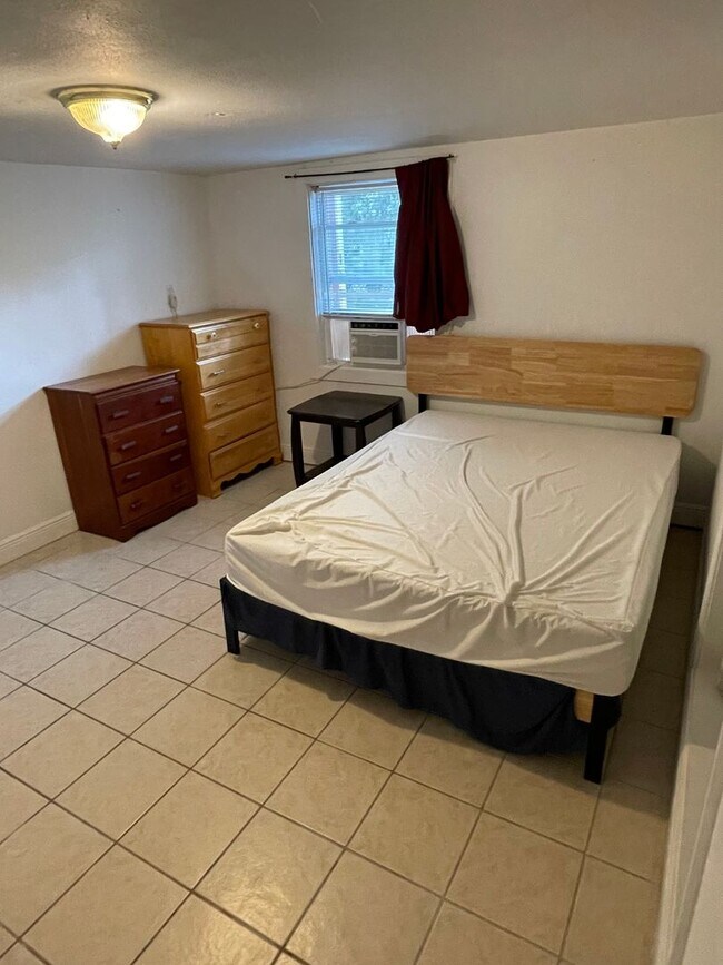 Building Photo - Partially Furnished 2BD/2BA