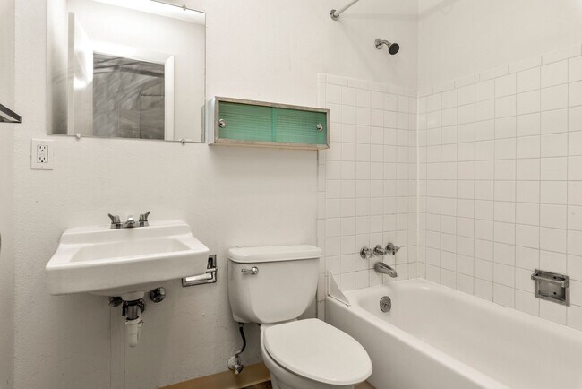 Building Photo - 3611 E San Miguel St
