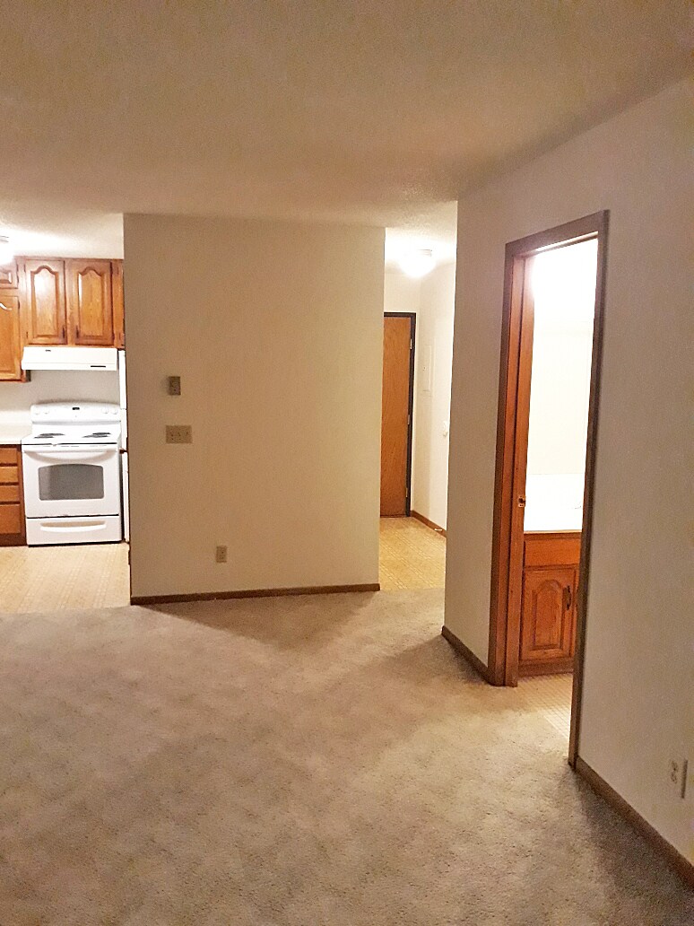 Building Photo - 608 N 4th St