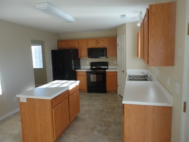 Building Photo - 830 Stockport Way