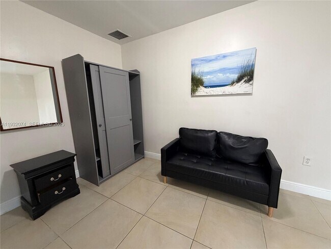 Building Photo - 808 NW 19th St