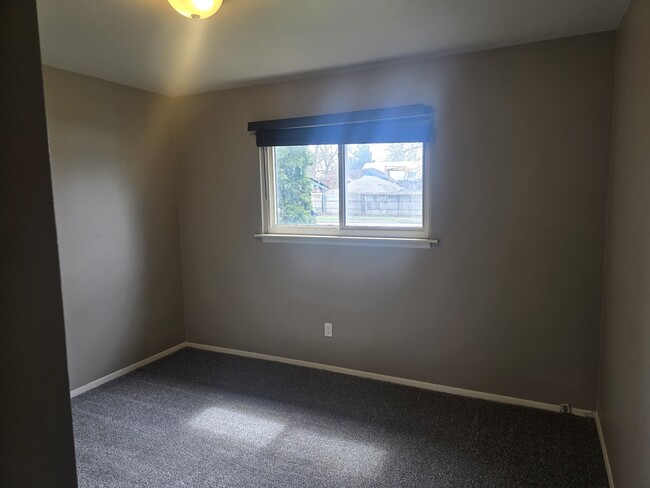 Building Photo - 13629 Sidonie Ave
