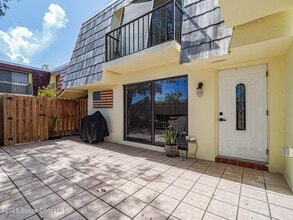 Building Photo - 1170 6th Ave