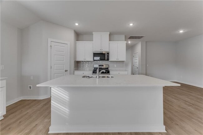 Building Photo - 4695 W Aurora St