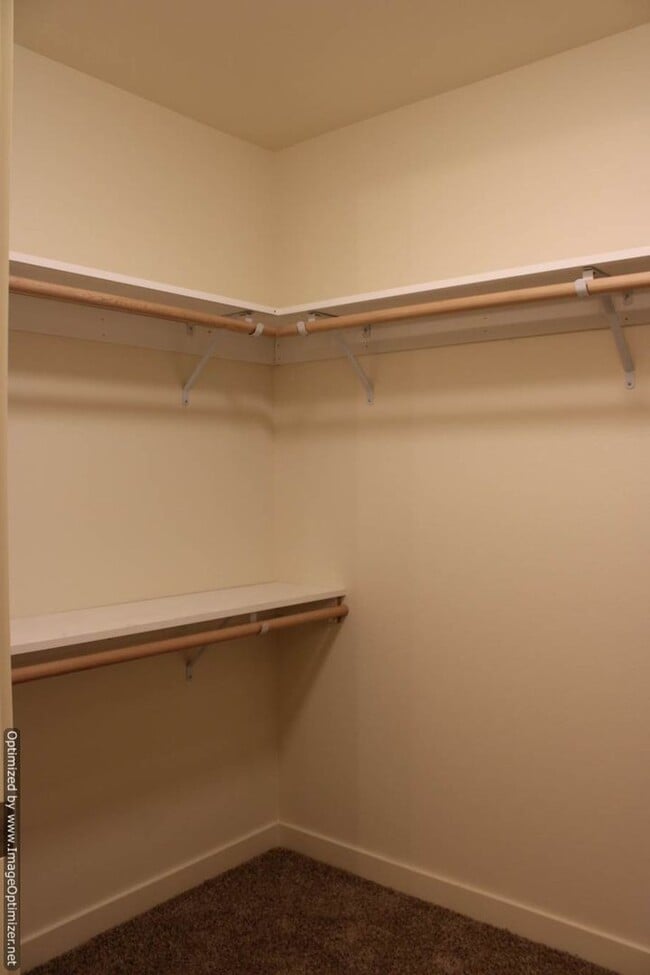 Building Photo - Bright Updated -2 bedroom 2 bath Duplex