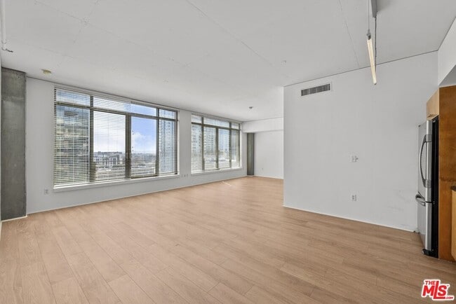 Building Photo - 1111 S Grand Ave