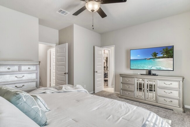 Building Photo - 15225 Still Water Mdw Lp