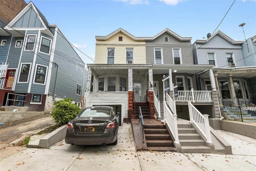 Building Photo - 121 Highland Ave