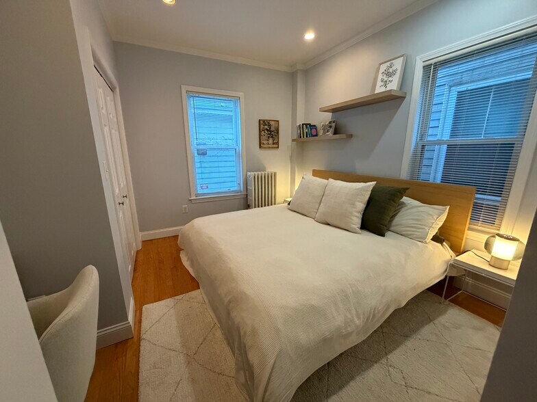 Building Photo - 1560 Cambridge St