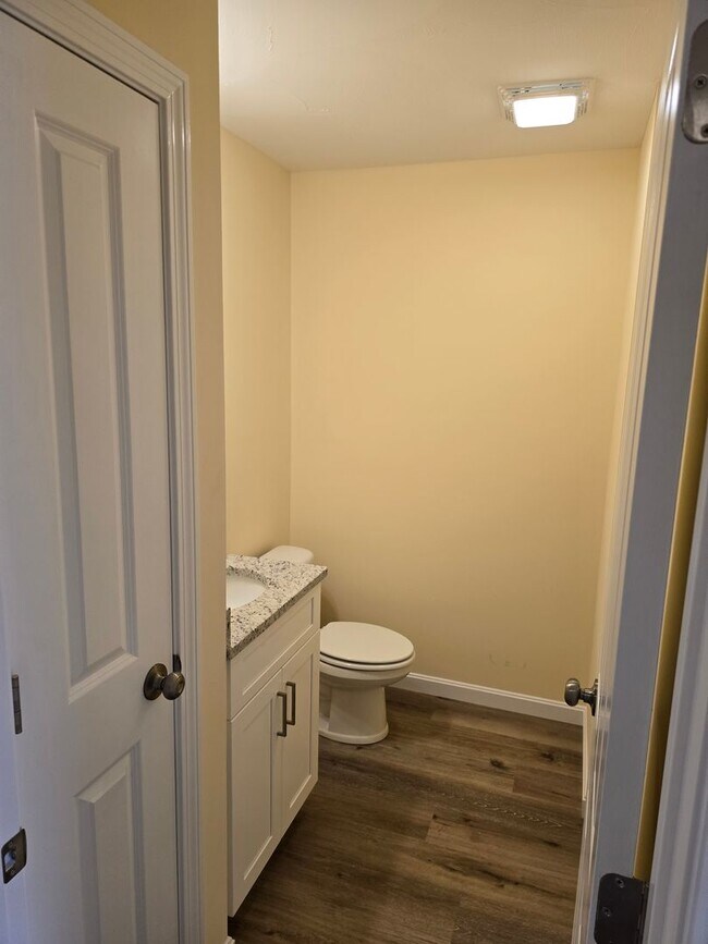 Building Photo - Megway Ct. (2-5)