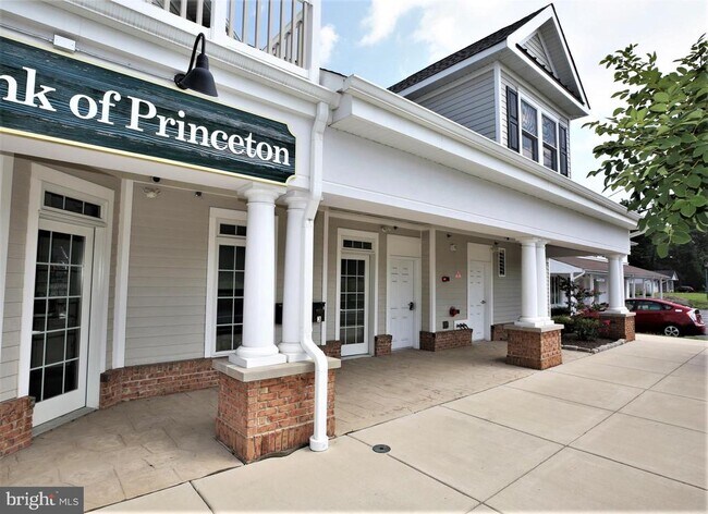 Building Photo - 11 Cranbury Rd
