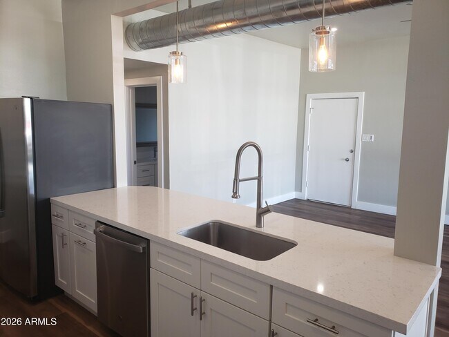 Building Photo - 301 W Medlock Dr