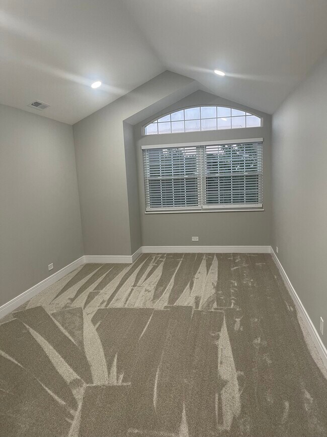 Building Photo - 942 Mesa Dr