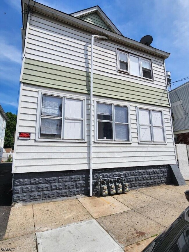 Building Photo - 668 Clarkson Ave