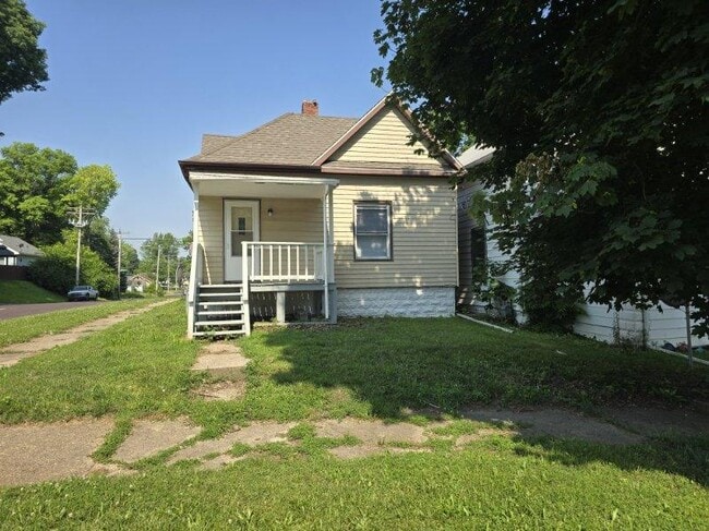 Primary Photo - 2621 N California Ave