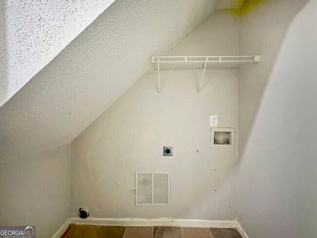 Building Photo - 1017 Maris Ln