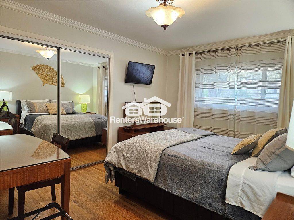 Building Photo - 5203 Chesapeake Way